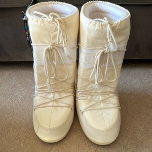 Moon Boot Women's Winter Snow Boots Cream
